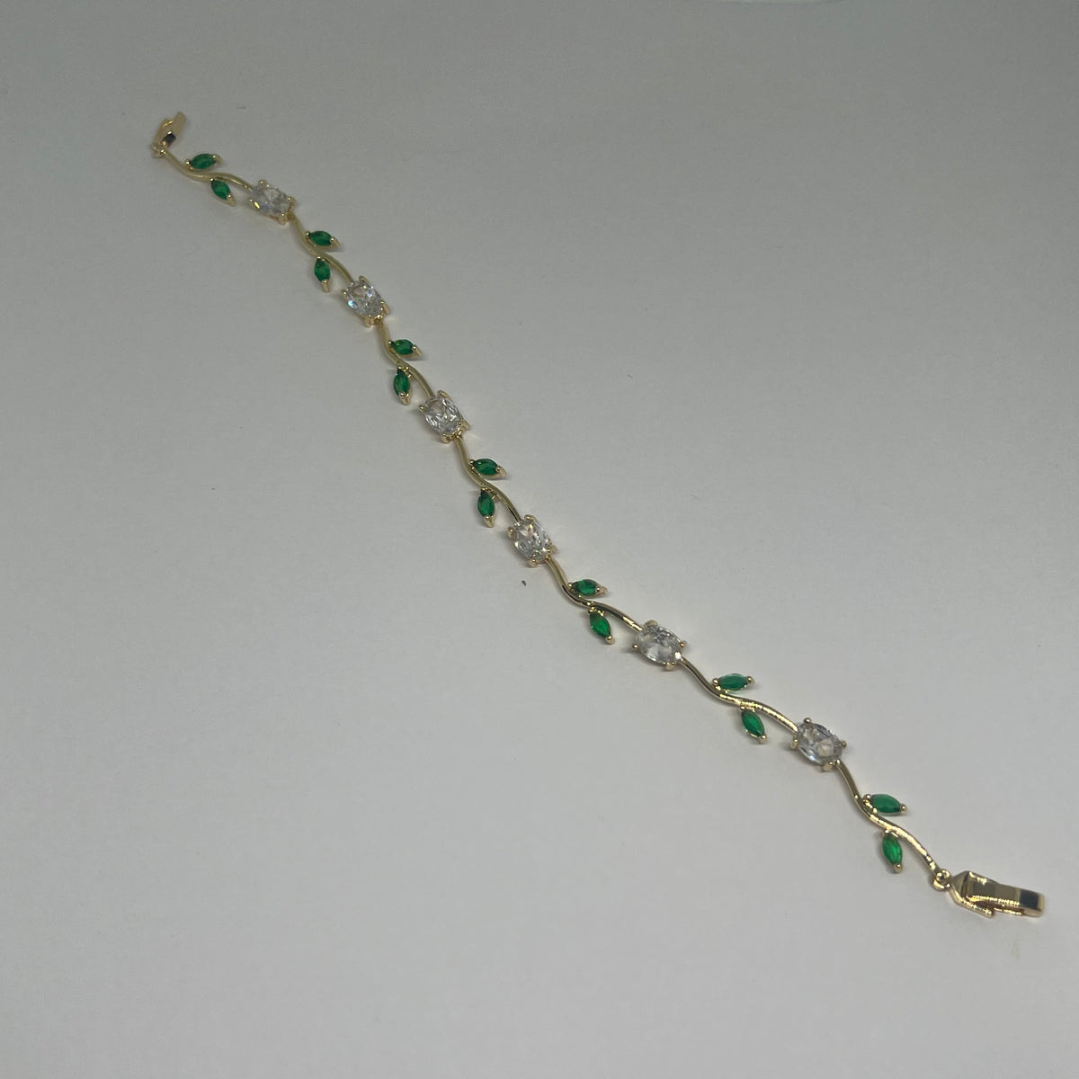 Dream Karigiri Tulip Bracelet Green & White — handmade bracelet by Dream Karigiri